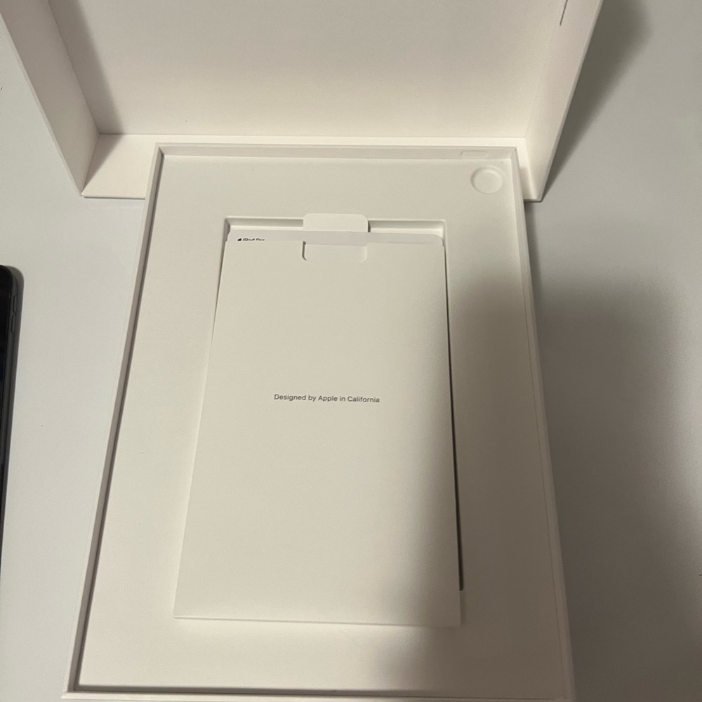 Ipad Pro 11 Inches - Picture 2 of 9